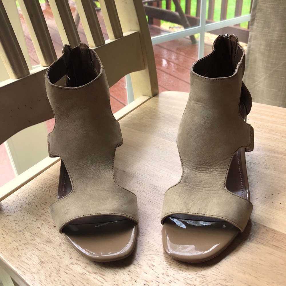 Donald J Pliner light tan suede sandal size 7